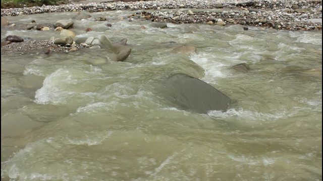 जीवनदायनी हिंडन नदी आज मरने के कगार पर 