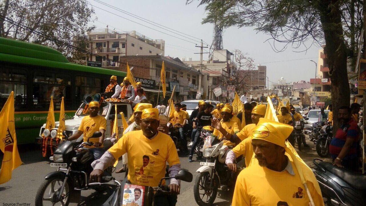 यह तो महज दिल्ली का एमसीडी चुनाव हैढोल नगाड़ों का जबरदस्त शोर. आंखें जहां तक देख ना सके वहां तक ई-रिक