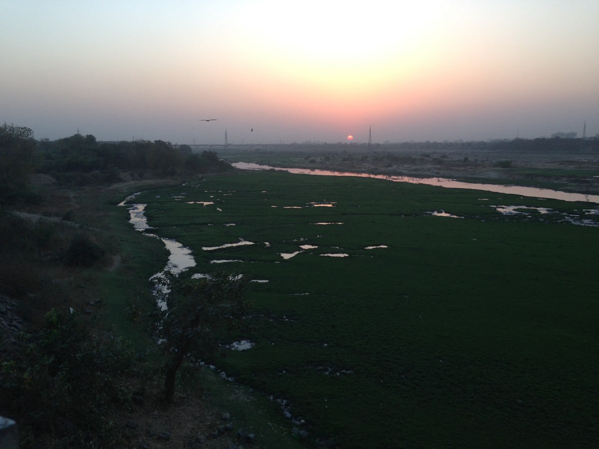 साबरमती नदीसाबरमती गुजरात की एक प्रमुख नदी है, इसके तट पर अहमदाबाद शहर बसा है. साबरमती नदी अहमदाबाद 