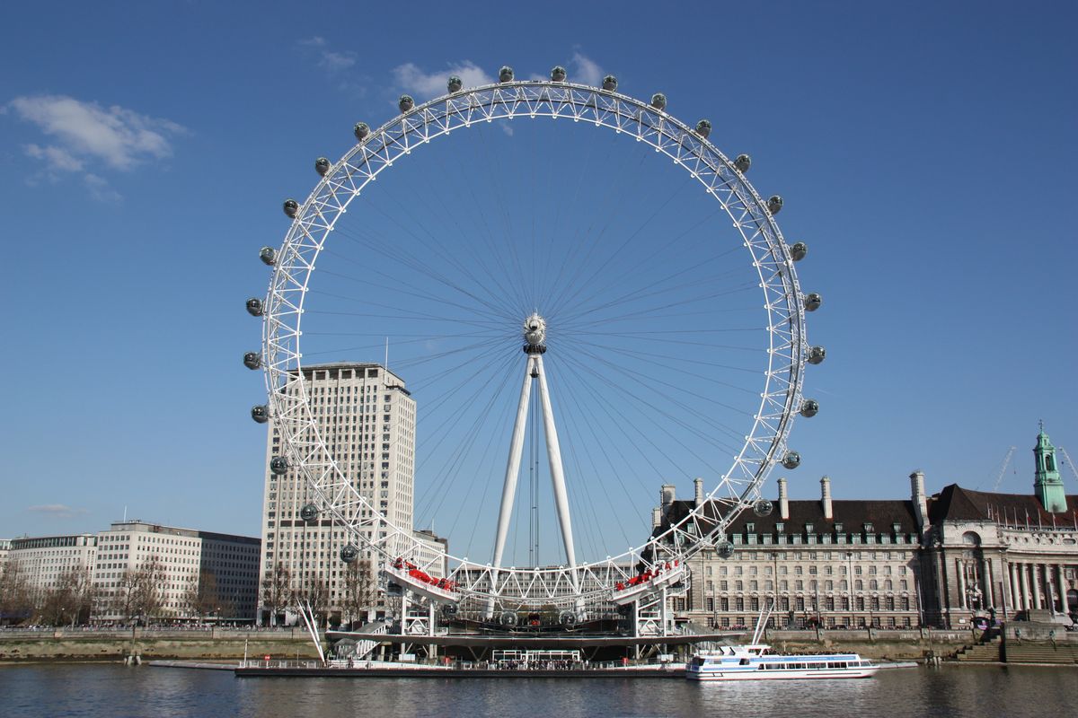 UP CM Akhilesh Yadav wants Lucknow to have a giant wheel like the London Eye on the banks of the Tha