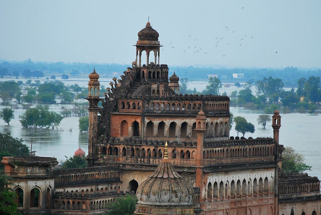 A few years ago, people living around the Kathauta Jheel were up
in arms when the Lucknow Developmen