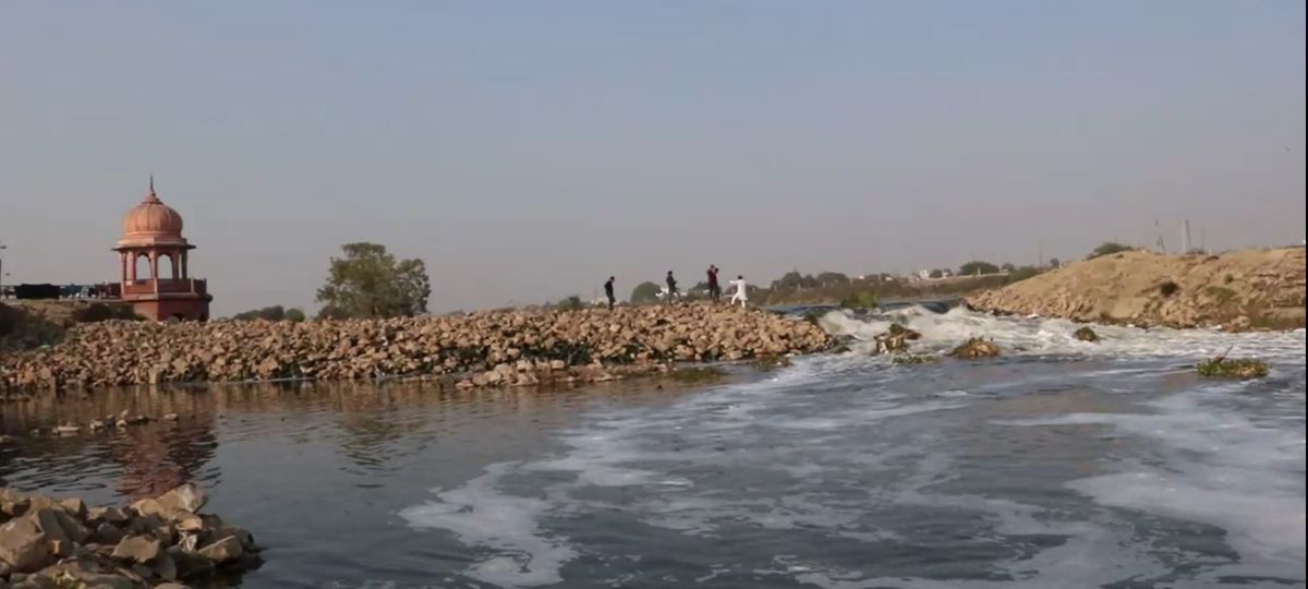 लखनऊ की लाइफलाइन मानी जाती है गोमती और साथ ही यह गंगा नदी की प्रमुख सहायक भी है, जो विगत कईं वर्षों 