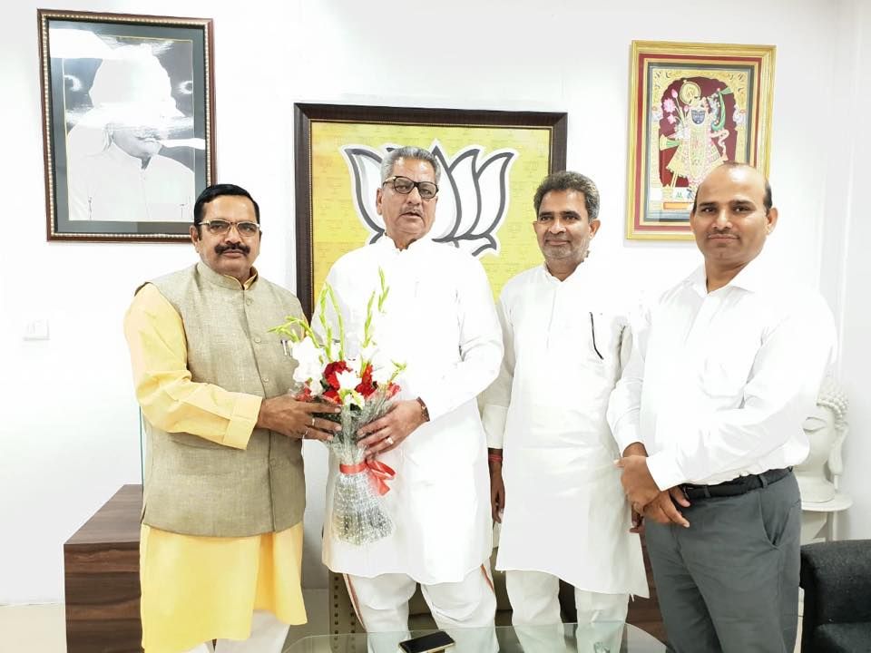 नाम – महेंद्र चौधरी
पद – पार्षद ( भाजपा), वार्ड – 61, वसुंधरा मंडल 2, ग़ाज़ियाबाद