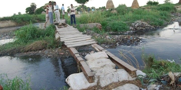 वर्षों से प्रदूषण का दंश
झेल रही पूर्वी काली नदी की बिगडती हालत को संवारने के लिए हाल ही में जल संसा