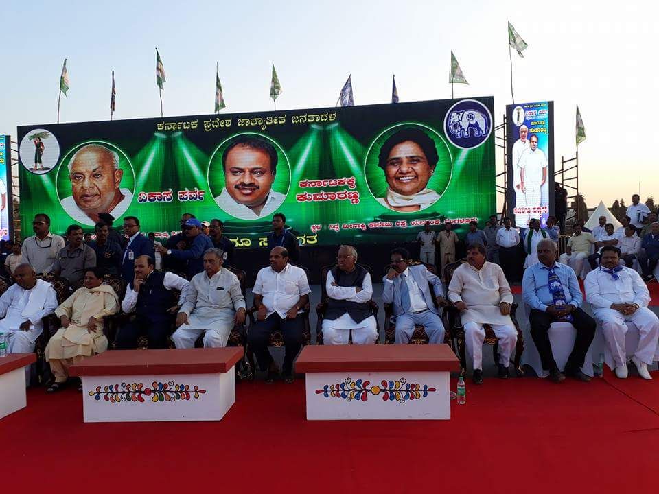 
बहुजन समाज पार्टी : एक परिचय -
बहुजन समाज पार्टी भारत की तीसरी सबसे बड़ी राजनीतिक
पार्टी है. इस पार्