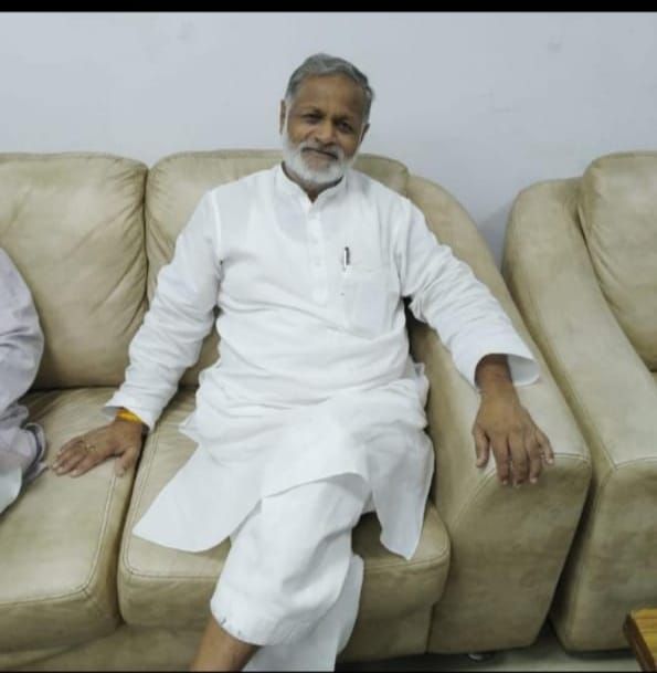 नाम – शिवशंकर चौहान पद - पूर्व विधायक, बांसडीह विधानसभा, बरेली (उत्तर प्रदेश)नवप्रवर्तक कोड - 711874