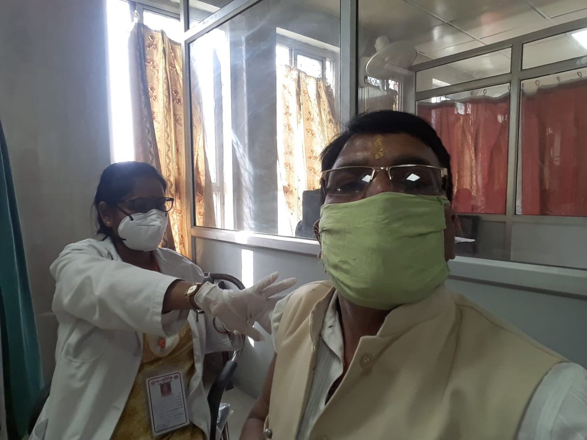 भारतीय जन समाज पार्टी के अध्यक्ष ब्रज मोहन सिंह ने लगवाई कोविड वैक्सीन-कोरोना के मामलों में इजाफे के