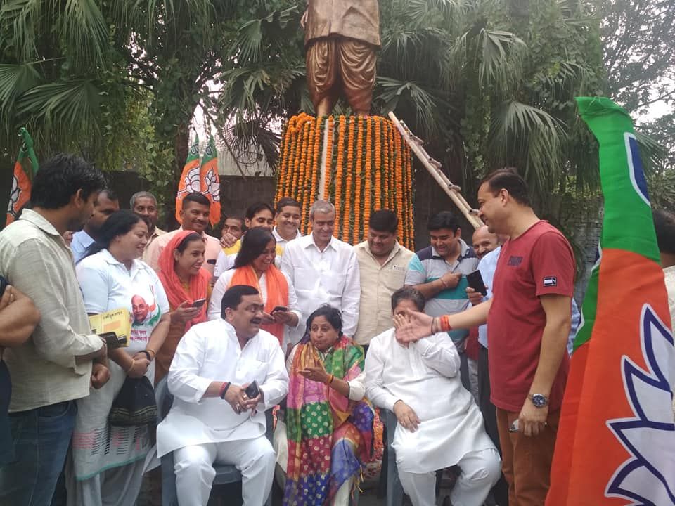 नाम : अजीत पाल त्यागी
पद : विधायक, मुरादनगर विधानसभा (गाजियाबाद) ,BJP