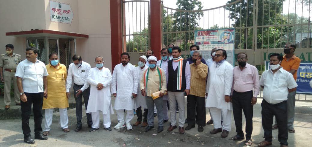 किसान बिल के विरोध में कांग्रेस, विकास भवन कानपुर में सीडीओ को सौंपा ज्ञापन-कानपुर के विकास भवन में 