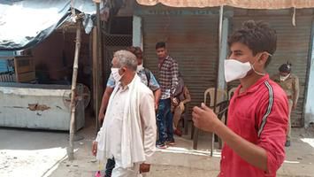 कानपुर बर्रा-51 में हॉटस्पॉट इलाकों को पूरी तरह से सील कर दिया गया है, ताकि कोरोना वायरस के संक्रमण 