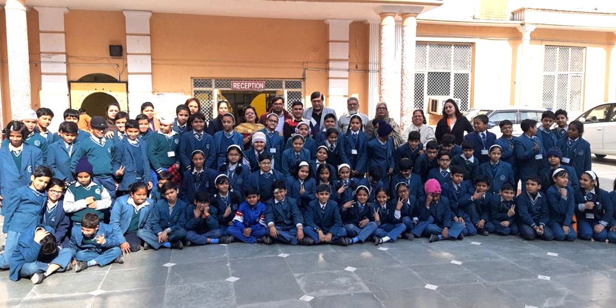 पूर्वी दिल्ली आपदा प्रहरी टीम द्वारा
लवली पब्लिक स्कूल, न्यू लायलपुर में बच्चों को उनकी सुरक्षा के ल