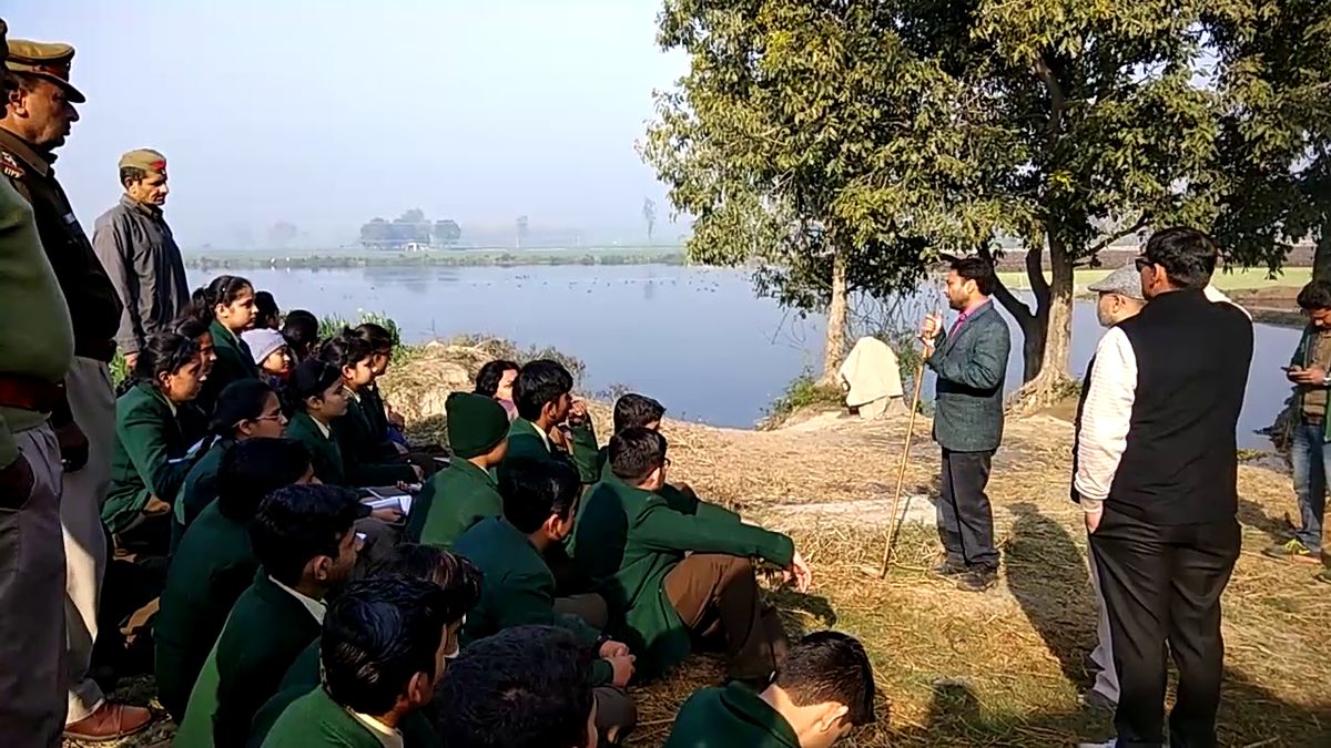 ग्रामीण स्तर पर जैव विविधता के अंतर्गत प्रवासी पक्षियों व तितलियों को लेकर छात्रों के मध्य जागरूकता