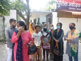 महिलाओं के खिलाफ दुर्व्यवहार को रोकने के लिए गोविंद नगर थाने पहुंचे हिंदू युवा वाहिनी युवा मोर्चा के पदाधिकारी