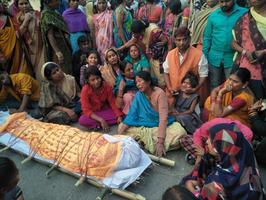 लखनऊ के जलालपुर पारा में दुर्घटना में घायल तीसरे युवक की मौत के बाद स्थानीय निवासियों में आक्रोश