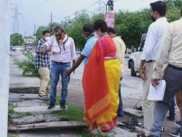 राजाजीपुरम के तालकटोरा थाना क्षेत्र में अवैध निर्माण के लिए महापौर ने अधिकारियों को लगाई फटकार