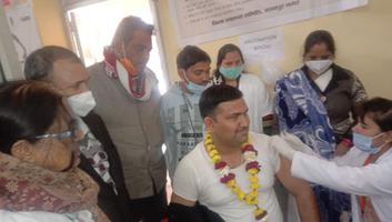 कानपुर के जागेश्वर अस्पताल में लगाई गई पहली कोरोना वैक्सीन