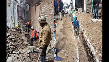 मौलवीगंज वार्ड, लखनऊ में शुरू हुआ नई सीवर लाइन डालने का कार्य