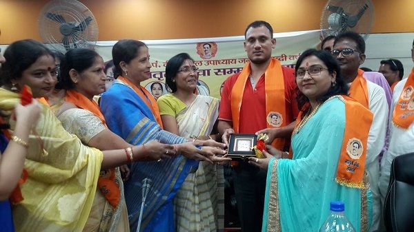 नाम - अरुणकांत यादव पद - विधायक, फूलपुर-पवई, आजमगढ़नवप्रवर्तक कोड - 71184574श्री अरुणकांत यादव उत्तर
