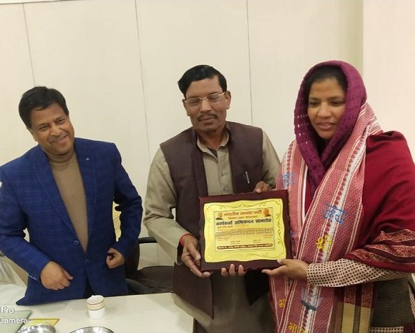 श्री राजवीर दिलेर
राजनीति के प्रभाशाली नेता किशनलाल दिलेर के पुत्र हैं. श्री राजवीर
दिलेर सुरक्षित स