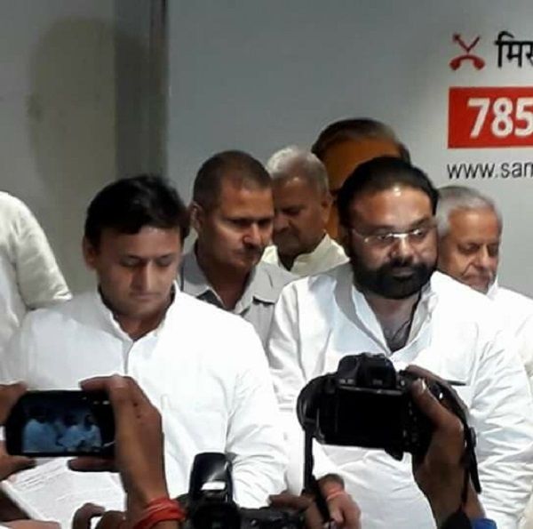 नाम : मनोज कुमार पारस
पद : विधायक (सपा) नगीना विधानसभा, बिजनौर (उ.प्र)
नवप्रवर