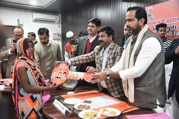 श्री नन्दगोपाल नंदी कांग्रेस
पार्टी से भाजपा में शामिल हुए तथा वर्तमान में वह इलाहाबाद साउथ से विधाय