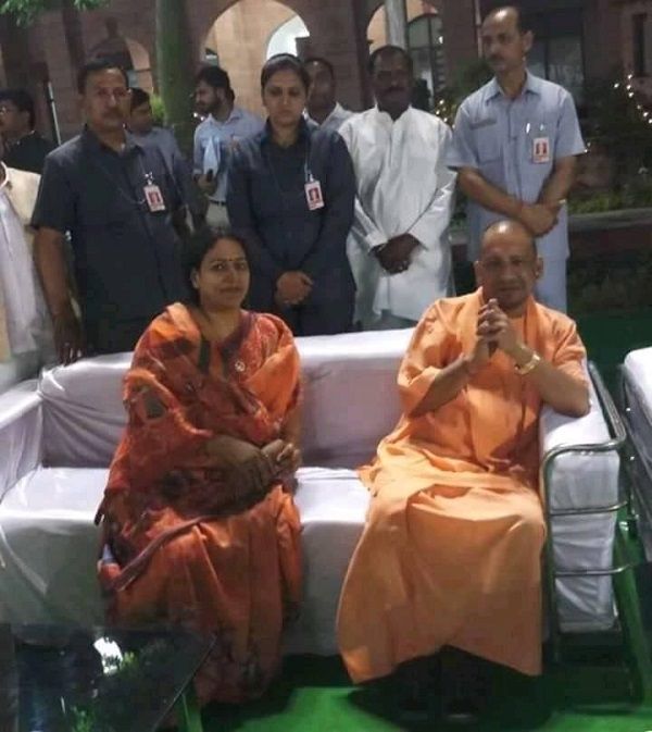 करवरिया परिवार का राजनीति से गहरा रिश्ता रहा है. शुरुआत से
देखा जाए तो श्री कपिलमुनि करवरिया ने बसपा