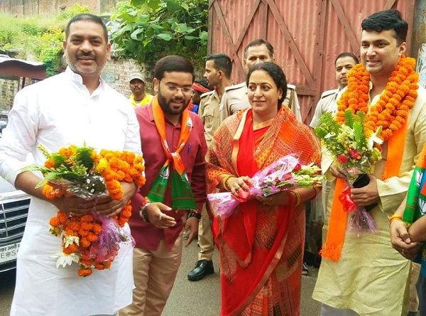 नाम : प्रवीण कुमार सिंहपद : विधायक, फूलपुर विधानसभा क्षेत्र, प्रयागराज (उत्तर प्रदेश)नवप्रवर्त