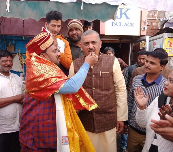 नाम : अमिताभ बाजपेयी  पद : विधायक, आर्य नगर, कानपुर नवप्रवर्तक कोड : 71184501 समाजवादी पार्टी का जान