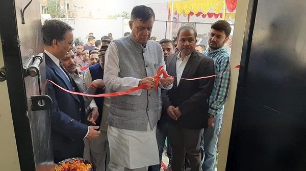 श्री सतीश महाना एक
अनुभवी व कद्दावर राजनेता माने जाते हैं. वह भारतीय जनता पार्टी से महाराजपुर सीट
से