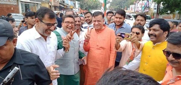 श्री सतीश महाना एक
अनुभवी व कद्दावर राजनेता माने जाते हैं. वह भारतीय जनता पार्टी से महाराजपुर सीट
से