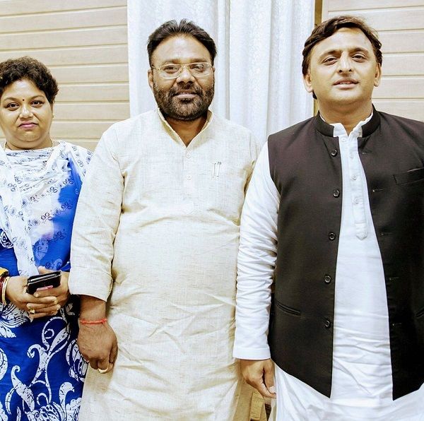 नाम : मनोज कुमार पारस
पद : विधायक (सपा) नगीना विधानसभा, बिजनौर (उ.प्र)
नवप्रवर