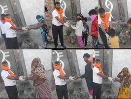 लखनऊ सरोजिनी नगर वार्ड-4 के पार्षद द्वारा जरूरतमंदों को बांटा गया भोजन