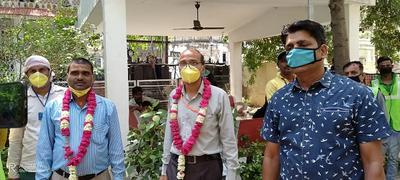 कानपुर के सुथरगंज वार्ड में पार्षद ने सफाई कर्मचारियों का माला पहना कर किया सम्मान