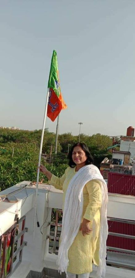 बीजेपी स्थापना दिवस पर पार्षद वीना रावत  ने कोरोना से जुड़े नियमों क पालन करने की बात की-लखनऊ के राज