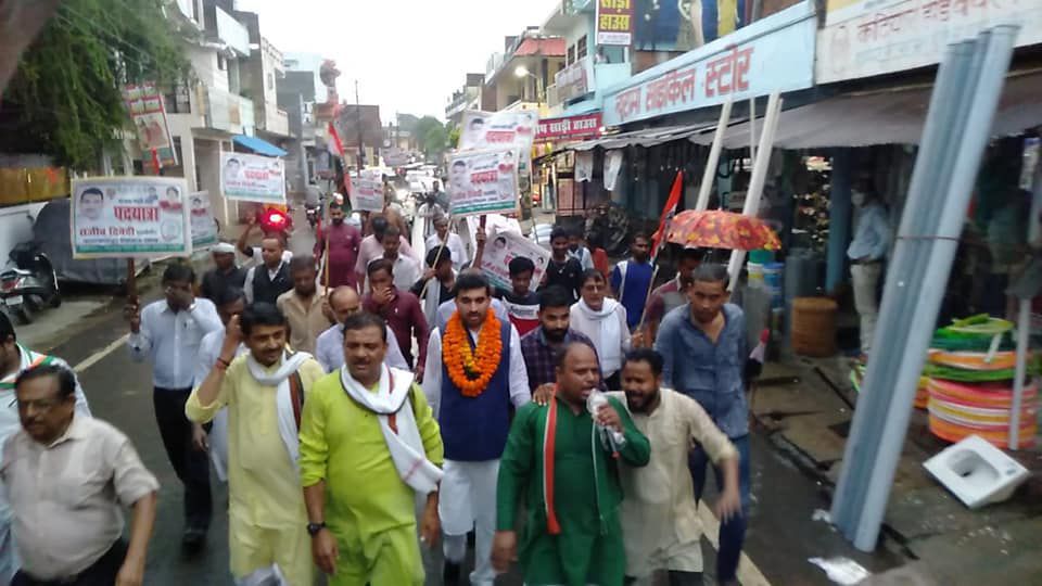 कल्याणपुर विधानसभा में कॉंग्रेस जनों ने निकाला पैदल यात्रा-कल्याणपुर विधानसभा में कांग्रेस कार्यकर्त