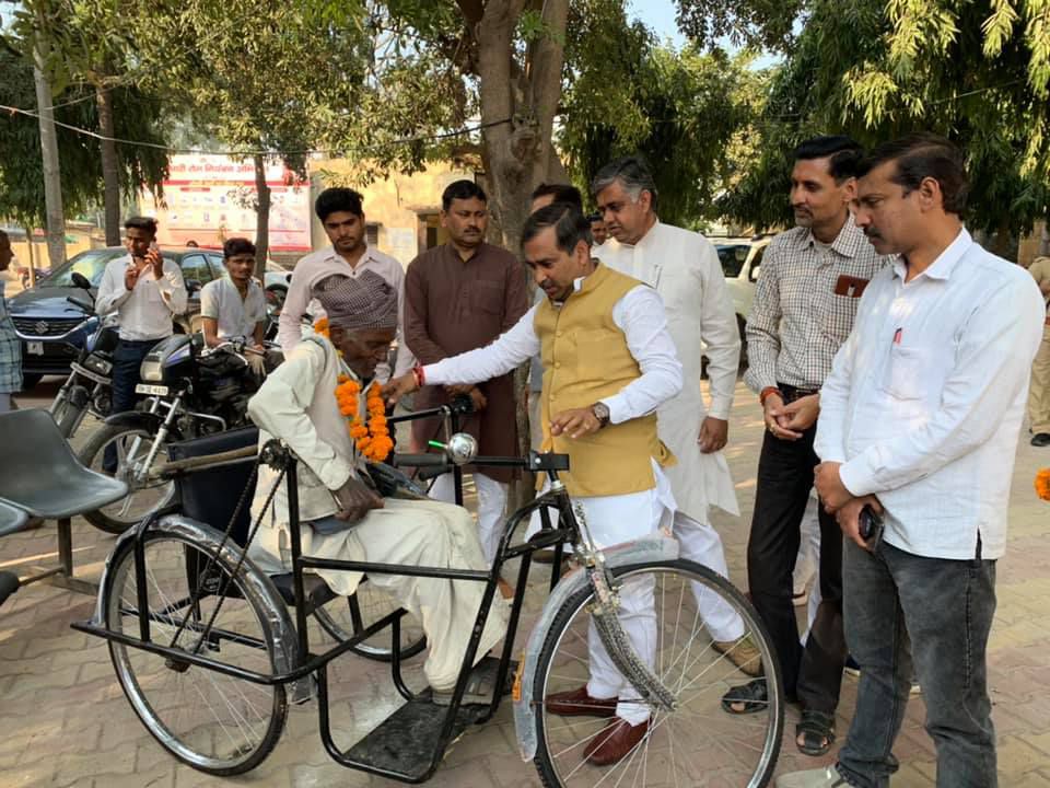 नाम- बृजेश सिंहपद- विधायक (भाजपा),