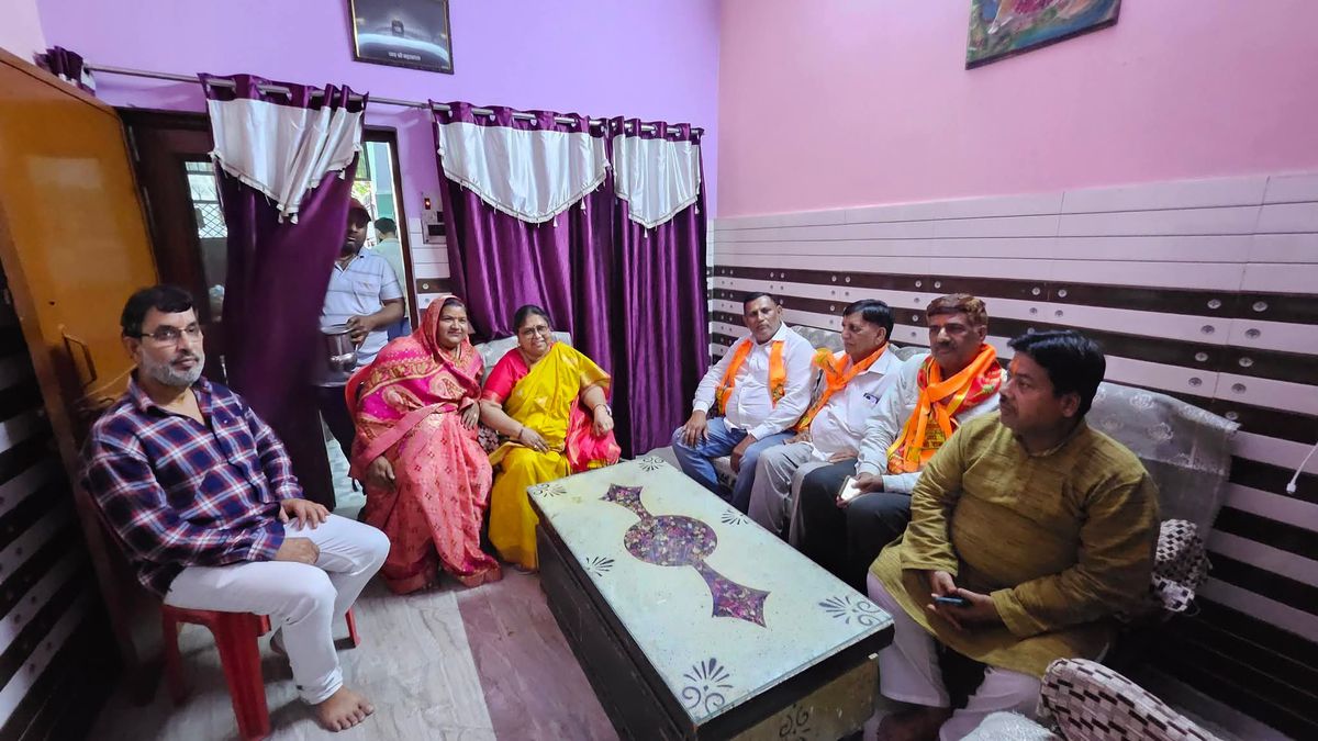 नाम- मुक्ता राजा पद- विधायक (भाजपा), अलीगढ़(उत्तर प्रदेश)नवप्रर्वतक कोड-  71188608