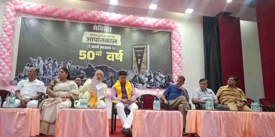 नाम-
सुरेश कुमार खन्ना
पद-
विधायक(बीजेपी</