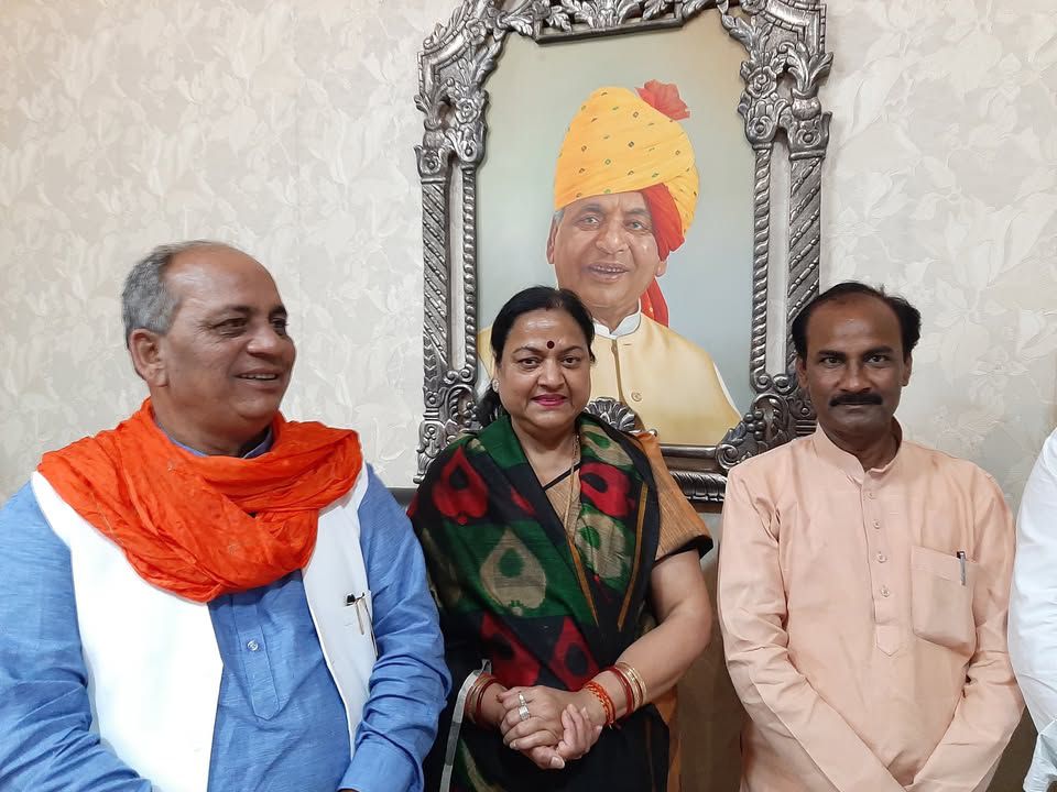 नाम-
विरेंद्र सिंह लोधी 

पद-
विधायक(<