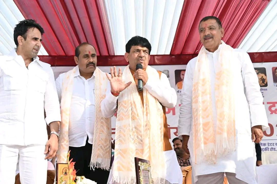 नाम-
कपिल
देव
अग्रवाल
पद-
विधायक(बीजेपी</