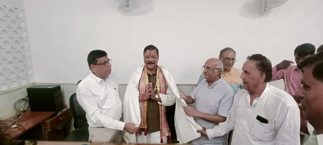 नाम- 
पूरन प्रकाश
पद- विधायक(बीजेपी),<