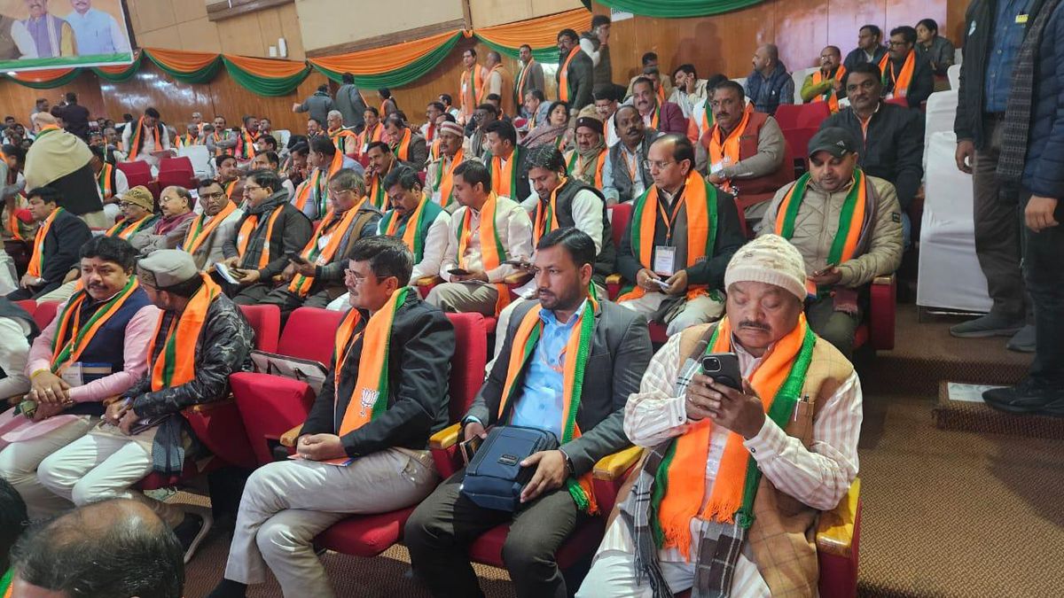 नाम- राम फेरन पद- विधायक (बीजेपी), श्रावस्ती, उत्तरप्रदेश नवप्रर्वतक कोड- 71189516