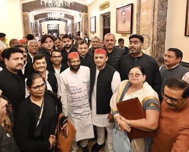 नाम- ज़ाहिद बेग

पद- विधायक (सपा), 