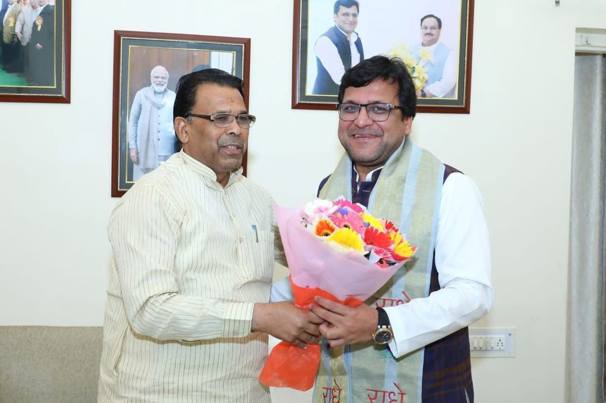 नाम- नितिन अग्रवालपद- विधायक</