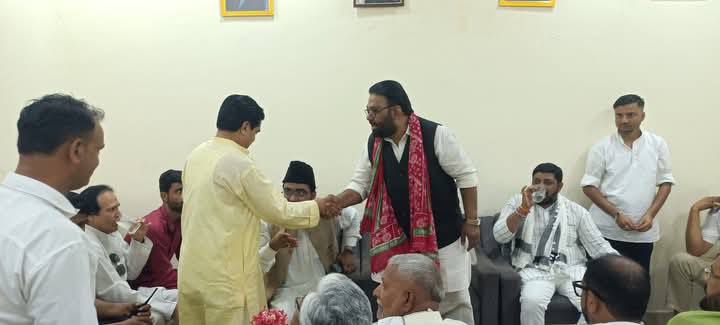 नाम- मनोज कुमार पारस
पद- विधायक(सपा