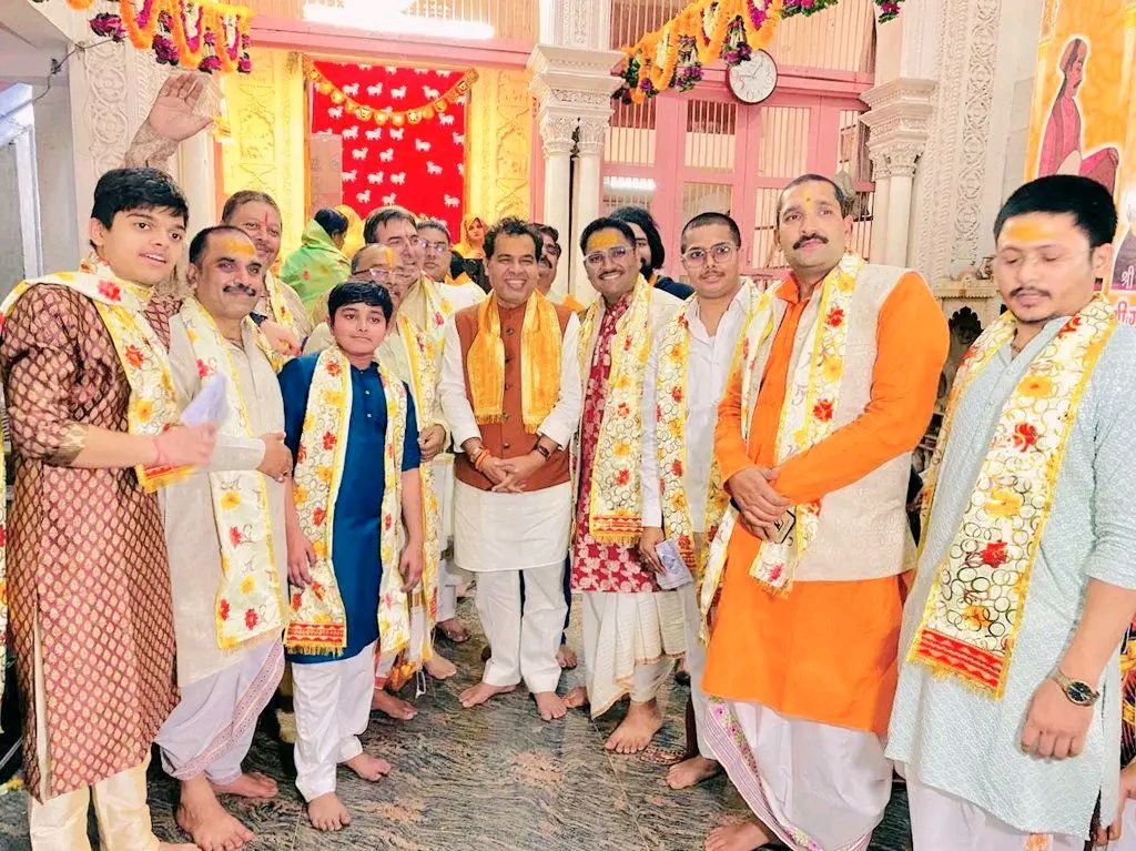 नाम-
श्रीकांत शर्मा 
पद-
विधायक(बीजेपी), म