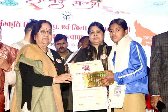 नाम- डॉ. रश्मि आर्य पद<