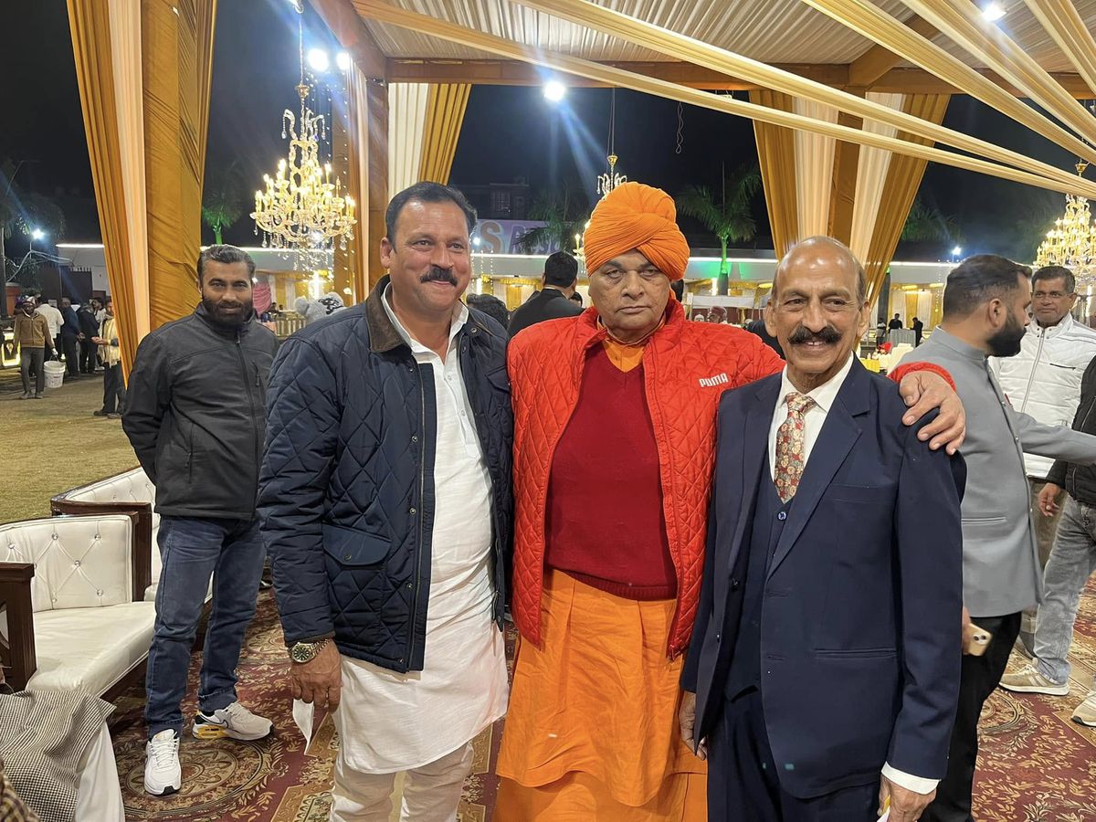 नाम- स्वामी ओमवेश
पद- विधायक(सपा),