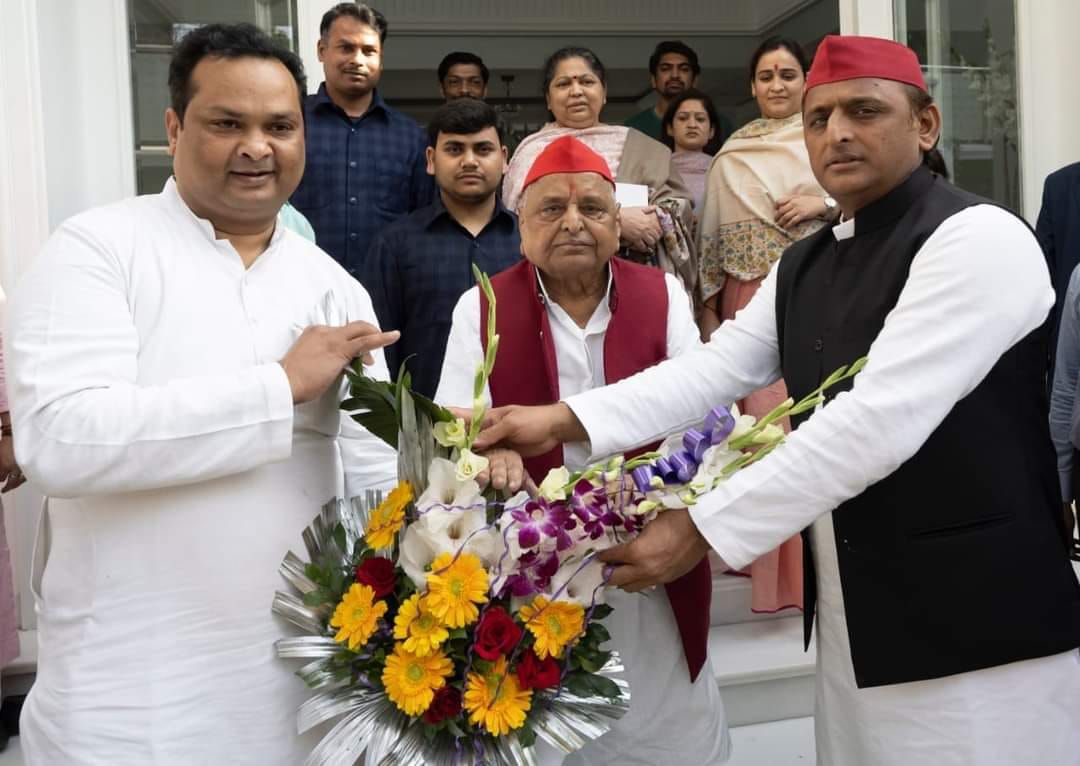 नाम- आशु मलिक
पद- विधायक(सपा), सहारनपुर