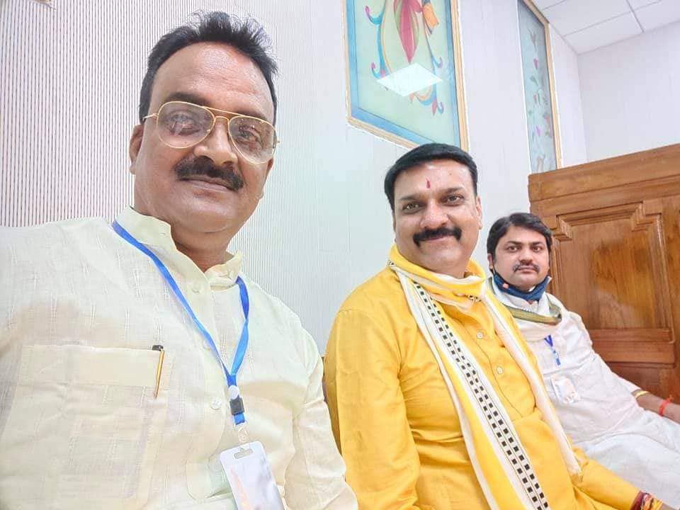 नाम-
सौरभ
सिंह
पद-
विधायक(भाजपा),
कस्ता(खीरी), उत्तरप्रदेश
नवप्रर्वतक कोड- 71189432<